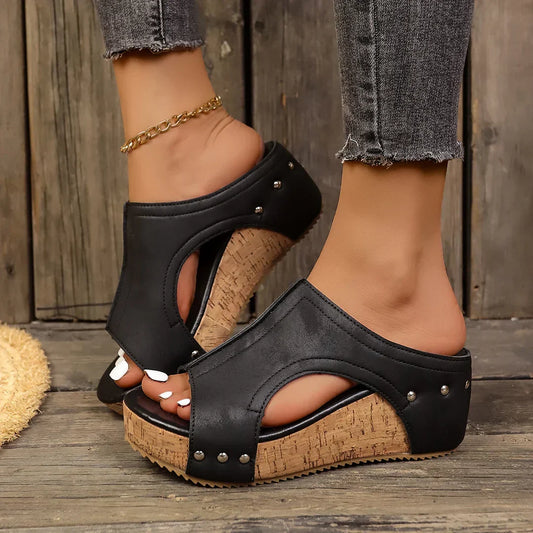 Dames Sleehak Sandalen met Voetboogondersteuning en Studdetails - Zwart