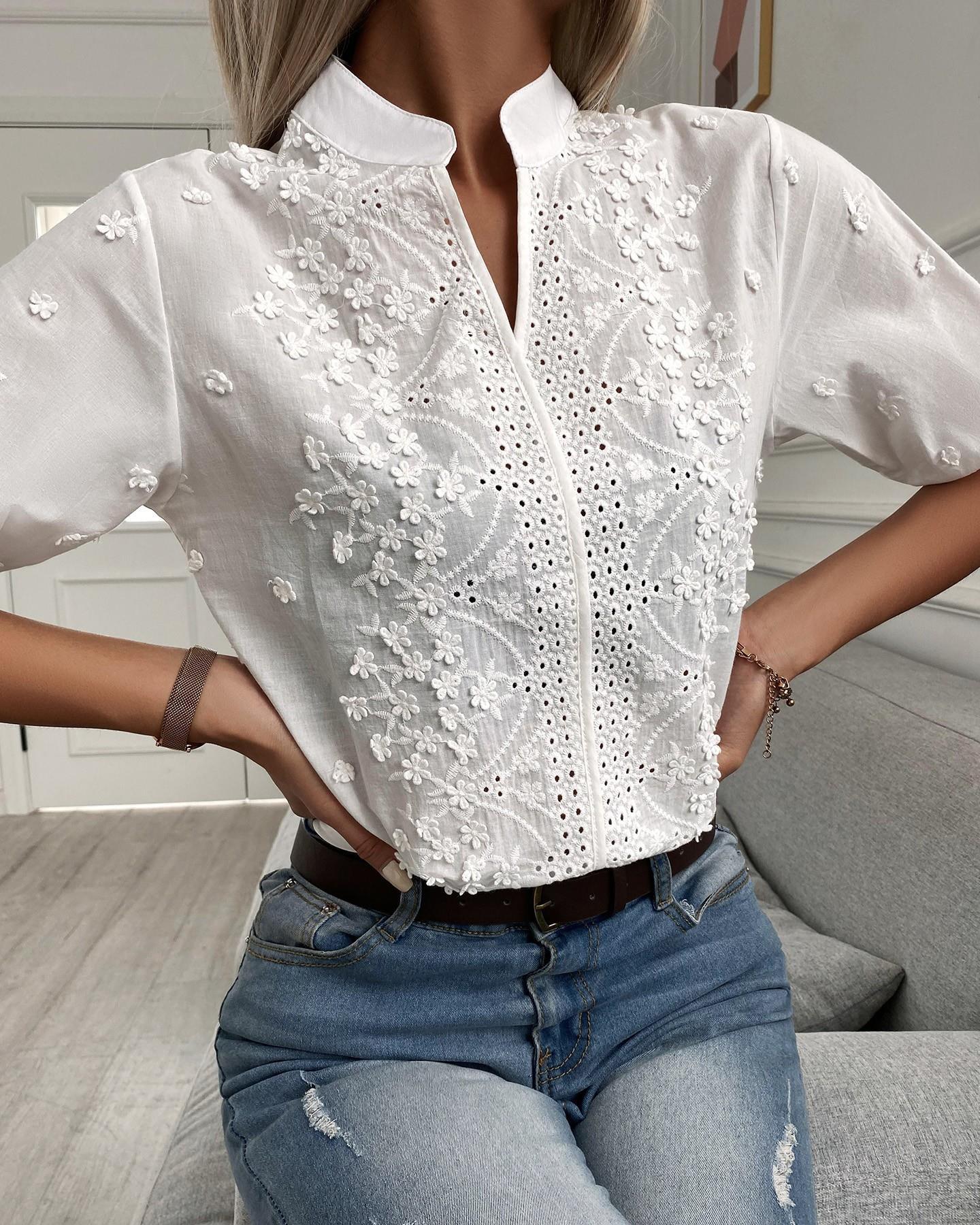 Dames Blouse met V-hals en Geborduurde Kanten Details